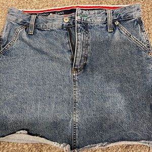 Urban Outfitters Tommy Hilfiger Jean skirt. Size medium.